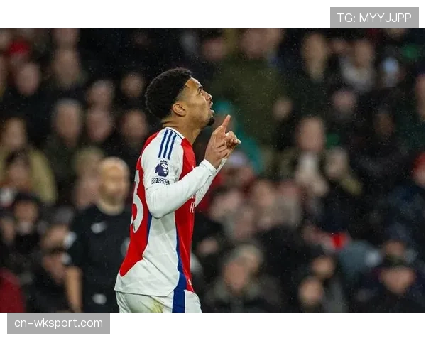 特写镜头：惨败后独自向客队看台致歉的诺丁汉森林队长耶茨